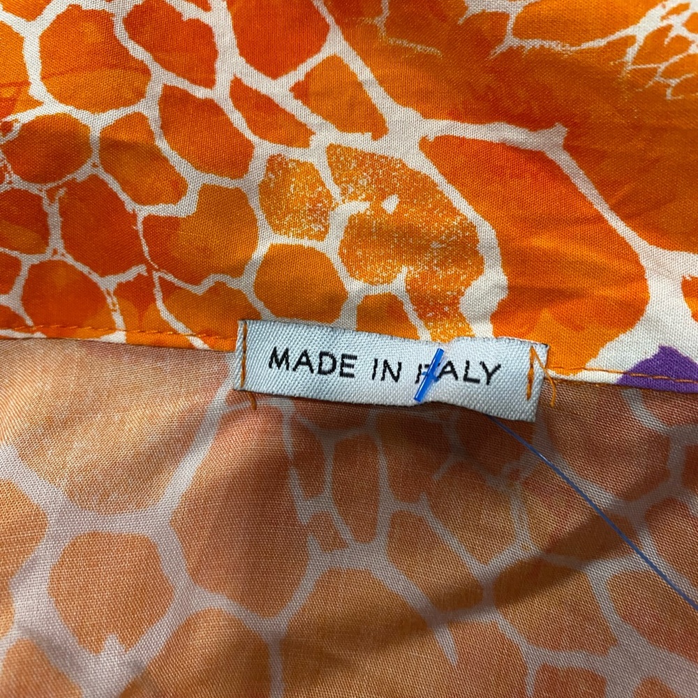 Beautiful vibrant button down - Picture 4 of 5